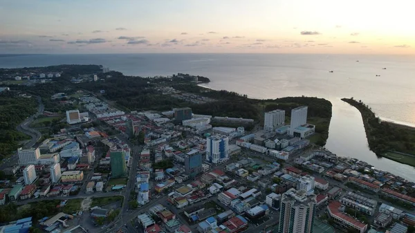Miri Şehri 'nin ünlü plajları, nehirleri, şehirleri ve manzaralı çevresiyle Landmark ve Turist Çekim alanları