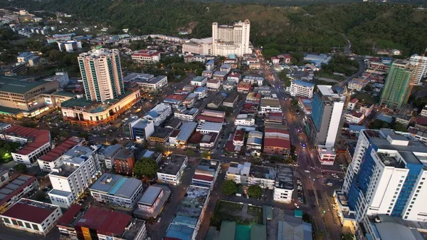 Miri Şehri 'nin ünlü plajları, nehirleri, şehirleri ve manzaralı çevresiyle Landmark ve Turist Çekim alanları