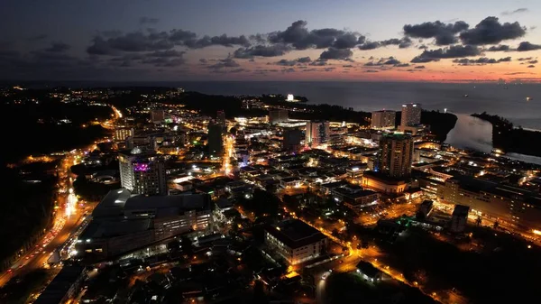 Miri Şehri 'nin ünlü plajları, nehirleri, şehirleri ve manzaralı çevresiyle Landmark ve Turist Çekim alanları