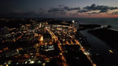 Miri Şehri 'nin ünlü plajları, nehirleri, şehirleri ve manzaralı çevresiyle Landmark ve Turist Çekim alanları