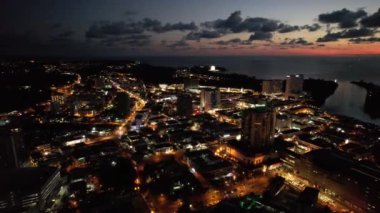 Miri Şehri 'nin ünlü plajları, nehirleri, şehirleri ve manzaralı çevresiyle Landmark ve Turist Çekim alanları