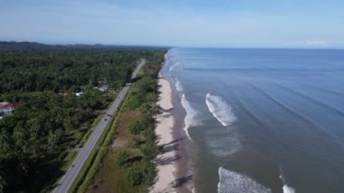 Miri Şehri 'nin ünlü plajları, nehirleri, şehirleri ve manzaralı çevresiyle Landmark ve Turist Çekim alanları