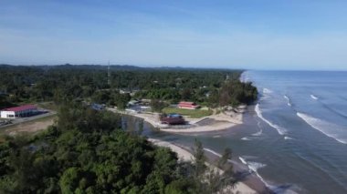 Miri Şehri 'nin ünlü plajları, nehirleri, şehirleri ve manzaralı çevresiyle Landmark ve Turist Çekim alanları