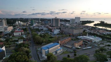 Miri Şehri 'nin ünlü plajları, nehirleri, şehirleri ve manzaralı çevresiyle Landmark ve Turist Çekim alanları