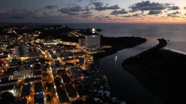 Miri Şehri 'nin ünlü plajları, nehirleri, şehirleri ve manzaralı çevresiyle Landmark ve Turist Çekim alanları
