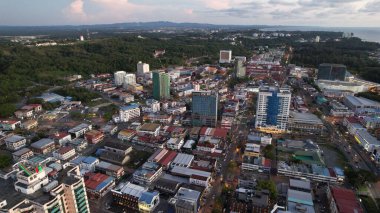Miri Şehri 'nin ünlü plajları, nehirleri, şehirleri ve manzaralı çevresiyle Landmark ve Turist Çekim alanları