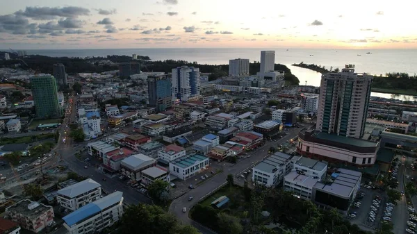Miri Şehri 'nin ünlü plajları, nehirleri, şehirleri ve manzaralı çevresiyle Landmark ve Turist Çekim alanları