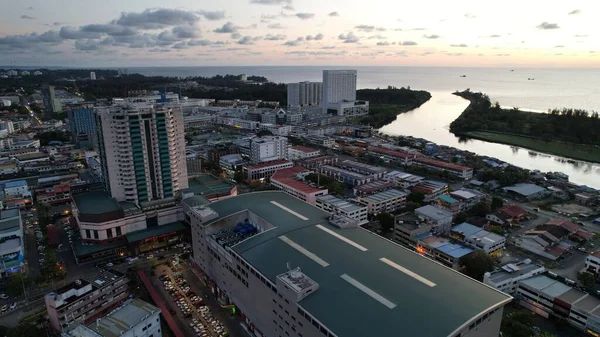Miri Şehri 'nin ünlü plajları, nehirleri, şehirleri ve manzaralı çevresiyle Landmark ve Turist Çekim alanları