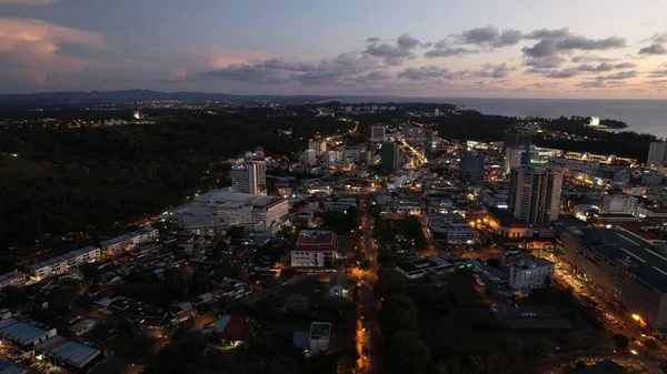 Miri Şehri 'nin ünlü plajları, nehirleri, şehirleri ve manzaralı çevresiyle Landmark ve Turist Çekim alanları