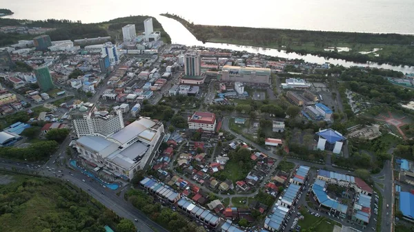 Miri Şehri 'nin ünlü plajları, nehirleri, şehirleri ve manzaralı çevresiyle Landmark ve Turist Çekim alanları