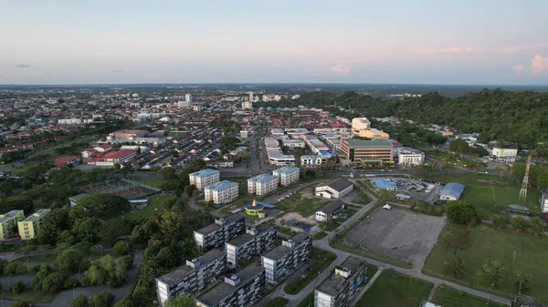 Miri Şehri 'nin ünlü plajları, nehirleri, şehirleri ve manzaralı çevresiyle Landmark ve Turist Çekim alanları