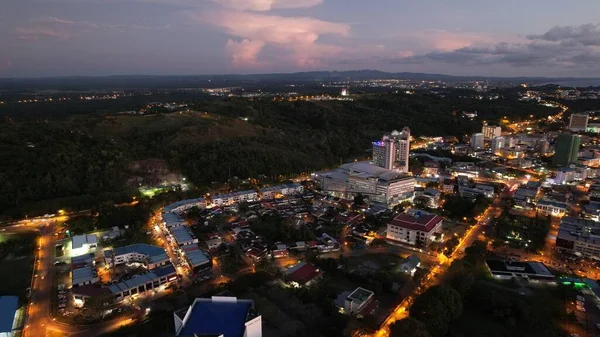 Miri Şehri 'nin ünlü plajları, nehirleri, şehirleri ve manzaralı çevresiyle Landmark ve Turist Çekim alanları