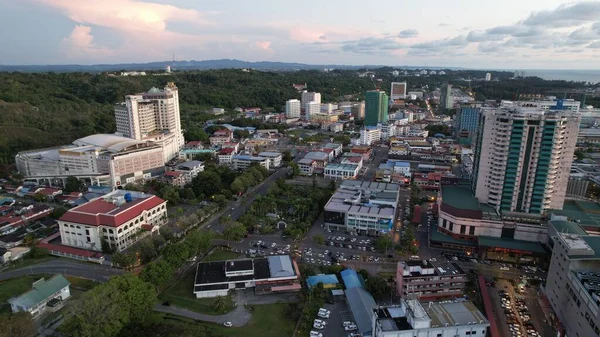 Miri Şehri 'nin ünlü plajları, nehirleri, şehirleri ve manzaralı çevresiyle Landmark ve Turist Çekim alanları