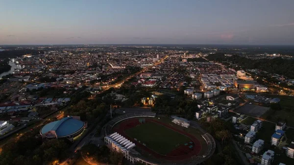 Miri Şehri 'nin ünlü plajları, nehirleri, şehirleri ve manzaralı çevresiyle Landmark ve Turist Çekim alanları