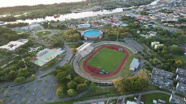 Miri Şehri 'nin ünlü plajları, nehirleri, şehirleri ve manzaralı çevresiyle Landmark ve Turist Çekim alanları