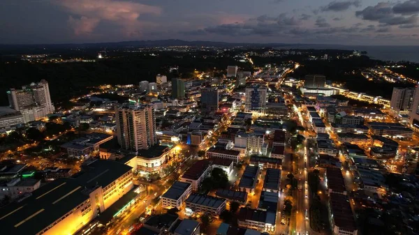 Miri Şehri 'nin ünlü plajları, nehirleri, şehirleri ve manzaralı çevresiyle Landmark ve Turist Çekim alanları