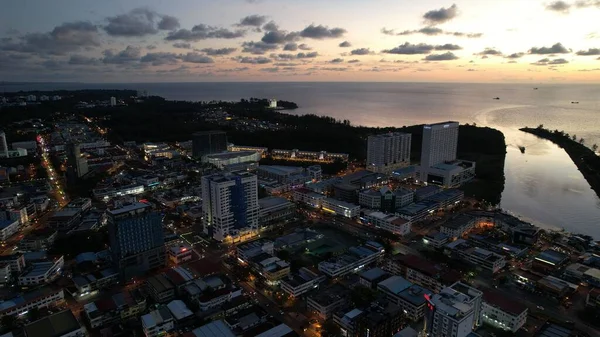Miri Şehri 'nin ünlü plajları, nehirleri, şehirleri ve manzaralı çevresiyle Landmark ve Turist Çekim alanları