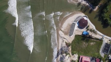 Miri Şehri 'nin ünlü plajları, nehirleri, şehirleri ve manzaralı çevresiyle Landmark ve Turist Çekim alanları