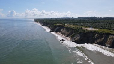 Miri Şehri 'nin ünlü plajları, nehirleri, şehirleri ve manzaralı çevresiyle Landmark ve Turist Çekim alanları
