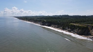 Miri Şehri 'nin ünlü plajları, nehirleri, şehirleri ve manzaralı çevresiyle Landmark ve Turist Çekim alanları