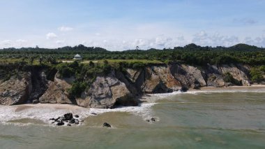 Miri Şehri 'nin ünlü plajları, nehirleri, şehirleri ve manzaralı çevresiyle Landmark ve Turist Çekim alanları