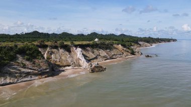 Miri Şehri 'nin ünlü plajları, nehirleri, şehirleri ve manzaralı çevresiyle Landmark ve Turist Çekim alanları