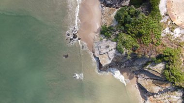 Miri Şehri 'nin ünlü plajları, nehirleri, şehirleri ve manzaralı çevresiyle Landmark ve Turist Çekim alanları