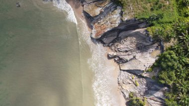 Miri Şehri 'nin ünlü plajları, nehirleri, şehirleri ve manzaralı çevresiyle Landmark ve Turist Çekim alanları