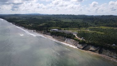 Miri Şehri 'nin ünlü plajları, nehirleri, şehirleri ve manzaralı çevresiyle Landmark ve Turist Çekim alanları