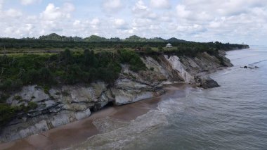 Miri Şehri 'nin ünlü plajları, nehirleri, şehirleri ve manzaralı çevresiyle Landmark ve Turist Çekim alanları