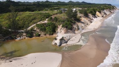 Miri Şehri 'nin ünlü plajları, nehirleri, şehirleri ve manzaralı çevresiyle Landmark ve Turist Çekim alanları