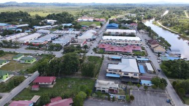 Miri Şehri 'nin ünlü plajları, nehirleri, şehirleri ve manzaralı çevresiyle Landmark ve Turist Çekim alanları