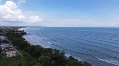 Miri Şehri 'nin ünlü plajları, nehirleri, şehirleri ve manzaralı çevresiyle Landmark ve Turist Çekim alanları