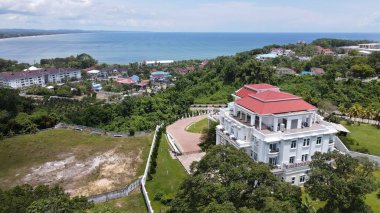 Miri Şehri 'nin ünlü plajları, nehirleri, şehirleri ve manzaralı çevresiyle Landmark ve Turist Çekim alanları