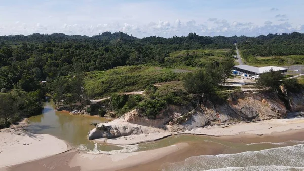 Miri Şehri 'nin ünlü plajları, nehirleri, şehirleri ve manzaralı çevresiyle Landmark ve Turist Çekim alanları