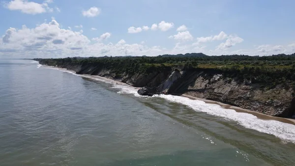 Miri Şehri 'nin ünlü plajları, nehirleri, şehirleri ve manzaralı çevresiyle Landmark ve Turist Çekim alanları