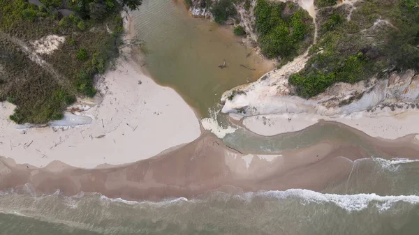 Miri Şehri 'nin ünlü plajları, nehirleri, şehirleri ve manzaralı çevresiyle Landmark ve Turist Çekim alanları