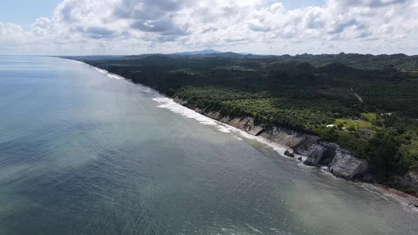 Miri Şehri 'nin ünlü plajları, nehirleri, şehirleri ve manzaralı çevresiyle Landmark ve Turist Çekim alanları