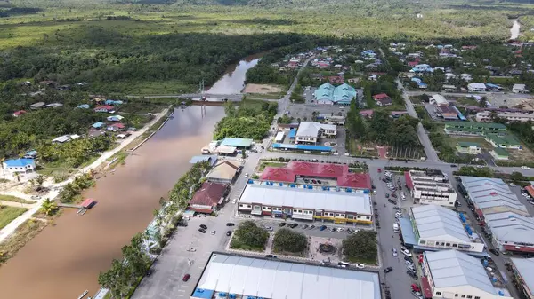 Miri Şehri 'nin ünlü plajları, nehirleri, şehirleri ve manzaralı çevresiyle Landmark ve Turist Çekim alanları