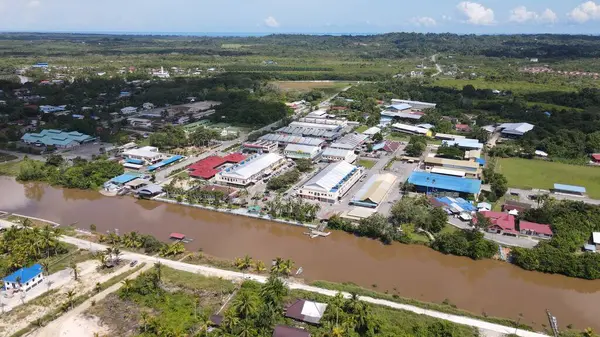 Miri Şehri 'nin ünlü plajları, nehirleri, şehirleri ve manzaralı çevresiyle Landmark ve Turist Çekim alanları