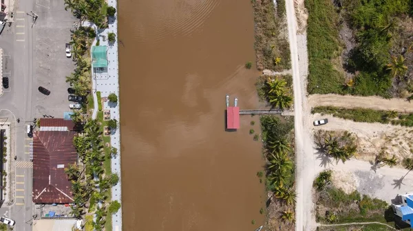 Miri Şehri 'nin ünlü plajları, nehirleri, şehirleri ve manzaralı çevresiyle Landmark ve Turist Çekim alanları