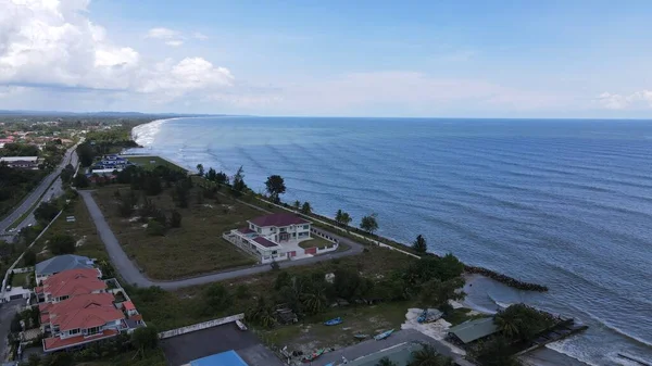 Miri Şehri 'nin ünlü plajları, nehirleri, şehirleri ve manzaralı çevresiyle Landmark ve Turist Çekim alanları