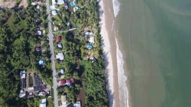 Miri Şehri 'nin ünlü plajları, nehirleri, şehirleri ve manzaralı çevresiyle Landmark ve Turist Çekim alanları