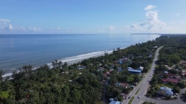 Miri Şehri 'nin ünlü plajları, nehirleri, şehirleri ve manzaralı çevresiyle Landmark ve Turist Çekim alanları