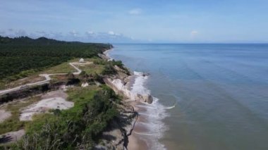 Miri Şehri 'nin ünlü plajları, nehirleri, şehirleri ve manzaralı çevresiyle Landmark ve Turist Çekim alanları