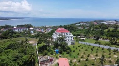 Miri Şehri 'nin ünlü plajları, nehirleri, şehirleri ve manzaralı çevresiyle Landmark ve Turist Çekim alanları