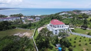 Miri Şehri 'nin ünlü plajları, nehirleri, şehirleri ve manzaralı çevresiyle Landmark ve Turist Çekim alanları