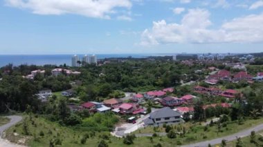 Miri Şehri 'nin ünlü plajları, nehirleri, şehirleri ve manzaralı çevresiyle Landmark ve Turist Çekim alanları