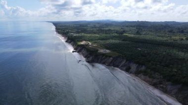 Miri Şehri 'nin ünlü plajları, nehirleri, şehirleri ve manzaralı çevresiyle Landmark ve Turist Çekim alanları