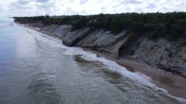 Miri Şehri 'nin ünlü plajları, nehirleri, şehirleri ve manzaralı çevresiyle Landmark ve Turist Çekim alanları